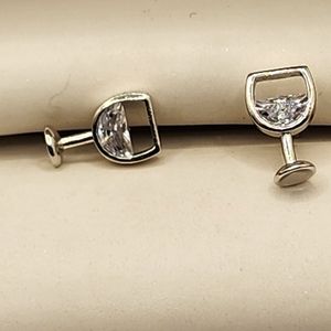 Rhodium plated white gold and natural diamond earrings.